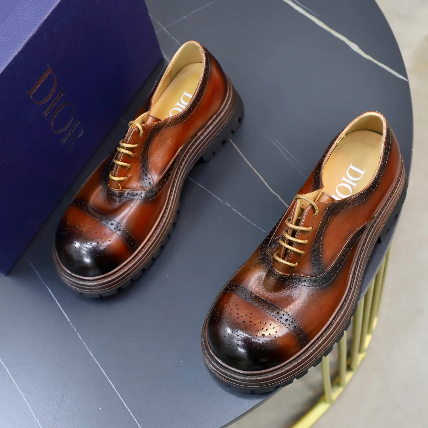 Ex-factory price: 520💰 [Dior] Dior's new casual men's shoes are launched in Hong Kong counters. Official website 1:1 production. Italian washed cowhide + water-dyed leather lining. Designed by European and American masters. Perfect shape to create counter quality, solid color rubber wear-resistant outsole and classic dazzling head! Super versatile and very comfortable. High-end without losing taste, fashionable and novel! ! Absolute focus! 3 colors available! Code number 38-45
